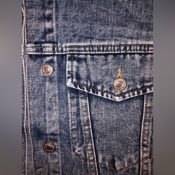 Denim Short Sleeve - Picture 4 of 5